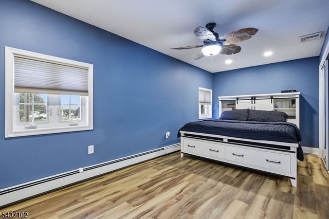 52 Charlestown Rd, Hampton Boro, NJ 08827