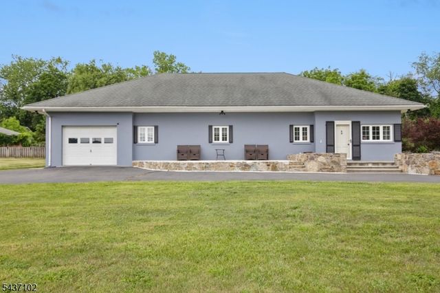 52 Charlestown Rd, Hampton Boro, NJ 08827