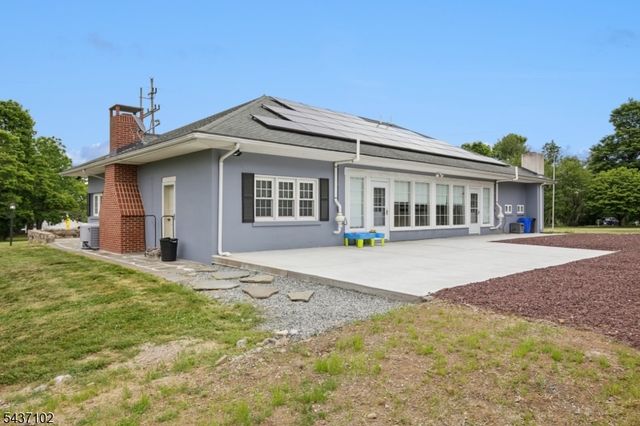 52 Charlestown Rd, Hampton Boro, NJ 08827