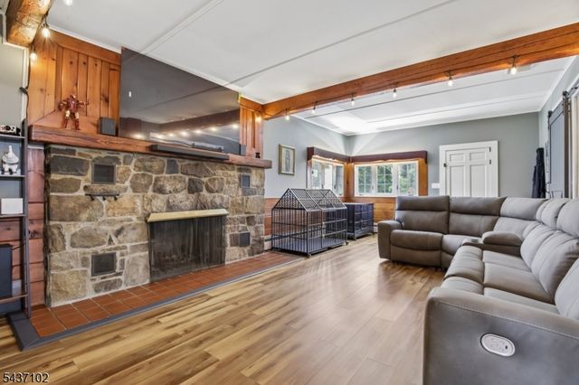 52 Charlestown Rd, Hampton Boro, NJ 08827