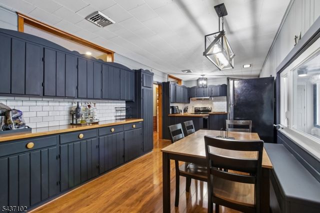 52 Charlestown Rd, Hampton Boro, NJ 08827