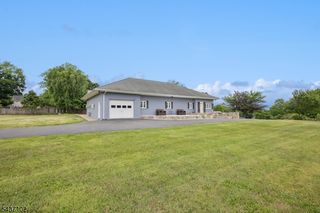 52 Charlestown Rd, Hampton Boro, NJ 08827