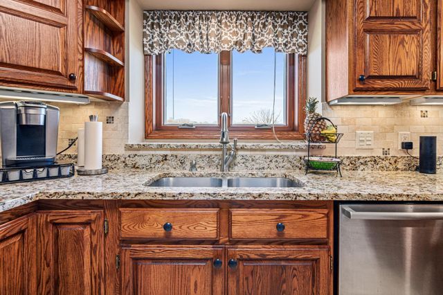 13729 W Preserve Boulevard, Burnsville, MN 55337