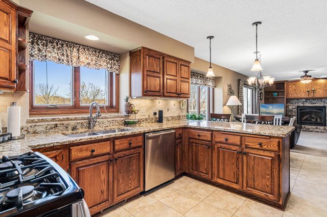 13729 W Preserve Boulevard, Burnsville, MN 55337