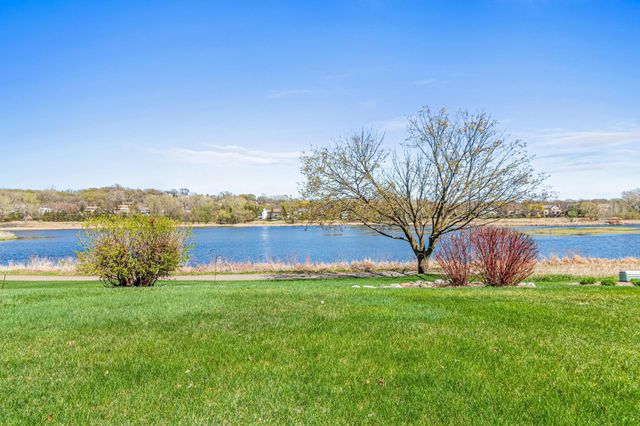 13729 W Preserve Boulevard, Burnsville, MN 55337