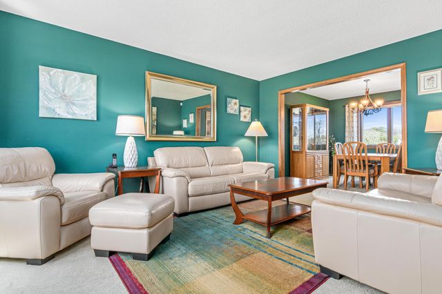 13729 W Preserve Boulevard, Burnsville, MN 55337
