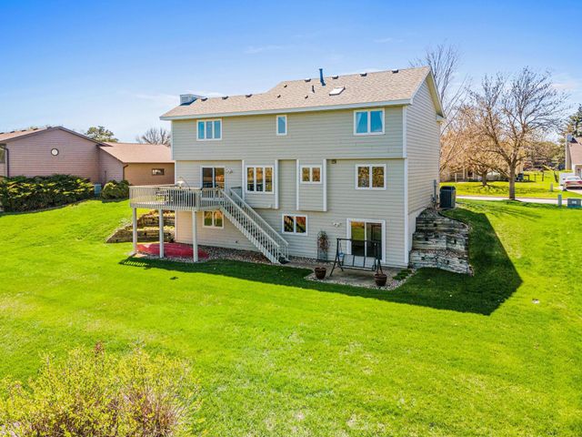 13729 W Preserve Boulevard, Burnsville, MN 55337