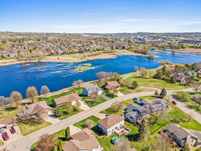 13729 W Preserve Boulevard, Burnsville, MN 55337