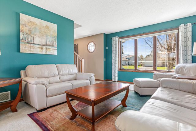 13729 W Preserve Boulevard, Burnsville, MN 55337