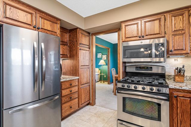 13729 W Preserve Boulevard, Burnsville, MN 55337