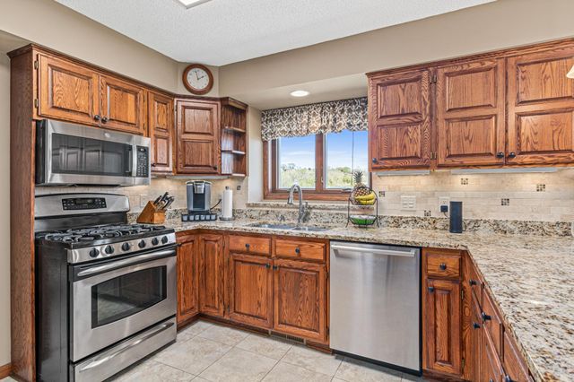 13729 W Preserve Boulevard, Burnsville, MN 55337