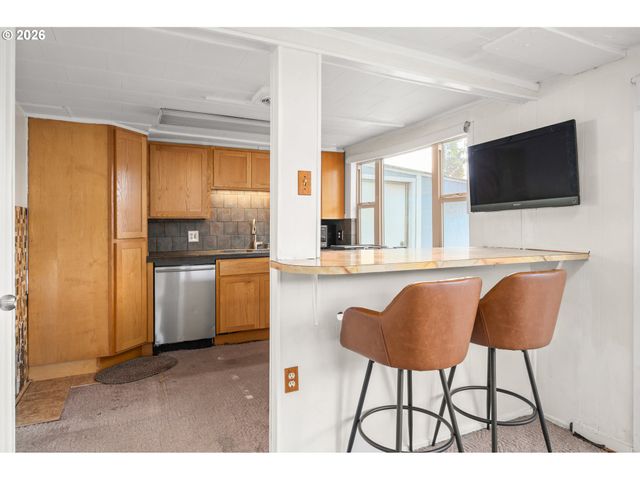 1995 J St, Springfield, OR 97477