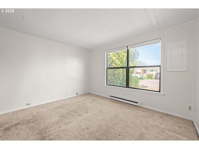 1995 J St, Springfield, OR 97477