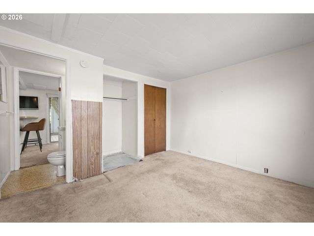 1995 J St, Springfield, OR 97477
