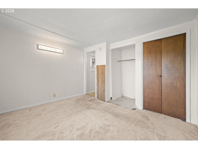 1995 J St, Springfield, OR 97477