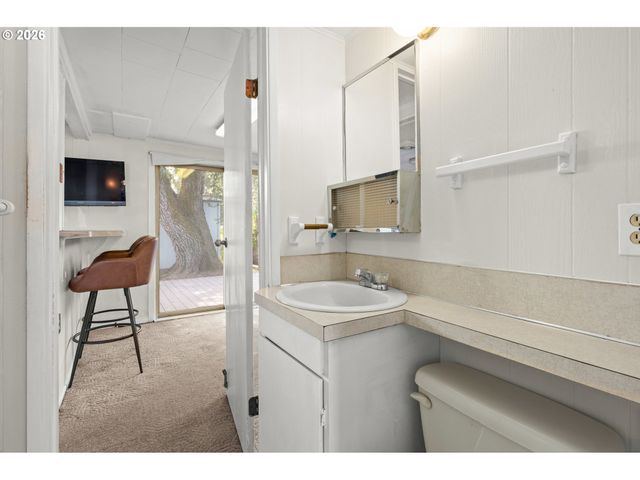 1995 J St, Springfield, OR 97477