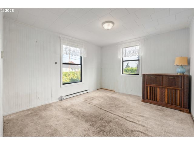 1995 J St, Springfield, OR 97477