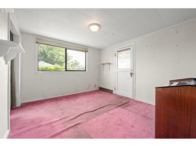 1995 J St, Springfield, OR 97477