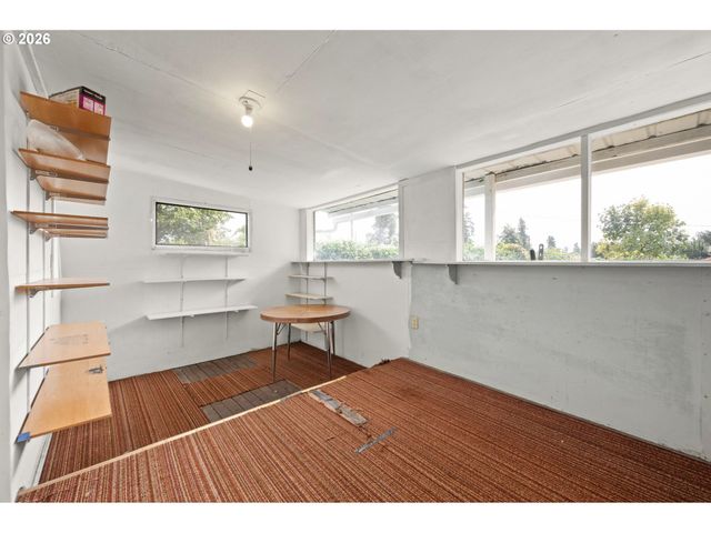 1995 J St, Springfield, OR 97477
