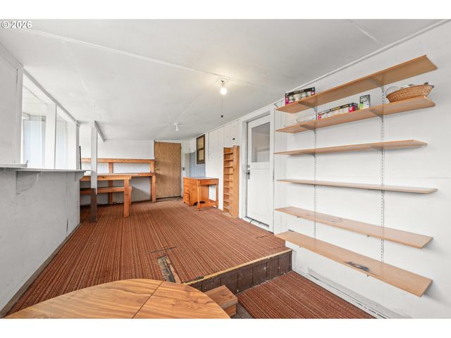 1995 J St, Springfield, OR 97477