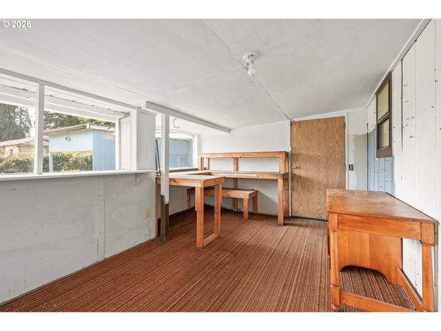 1995 J St, Springfield, OR 97477