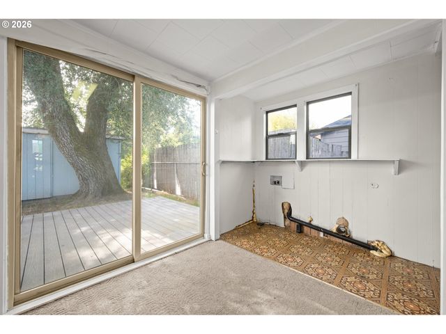 1995 J St, Springfield, OR 97477