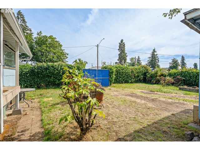 1995 J St, Springfield, OR 97477