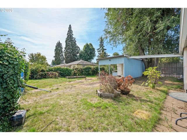 1995 J St, Springfield, OR 97477