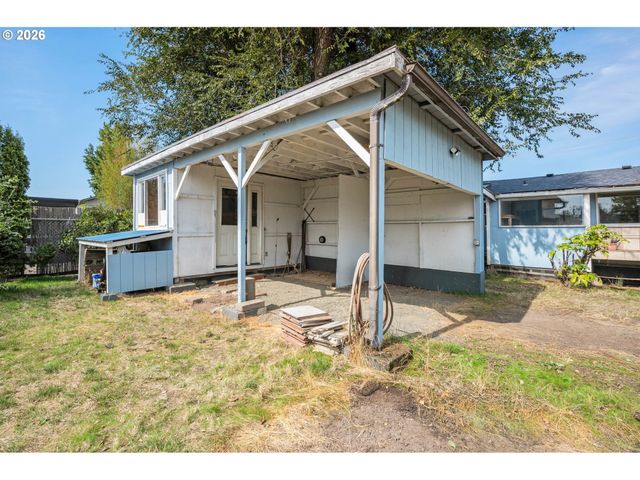 1995 J St, Springfield, OR 97477