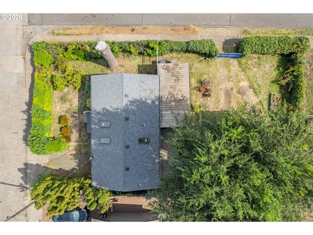 1995 J St, Springfield, OR 97477