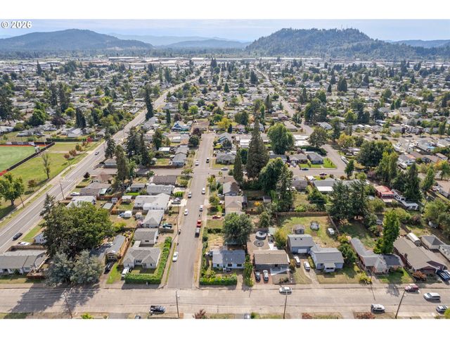 1995 J St, Springfield, OR 97477