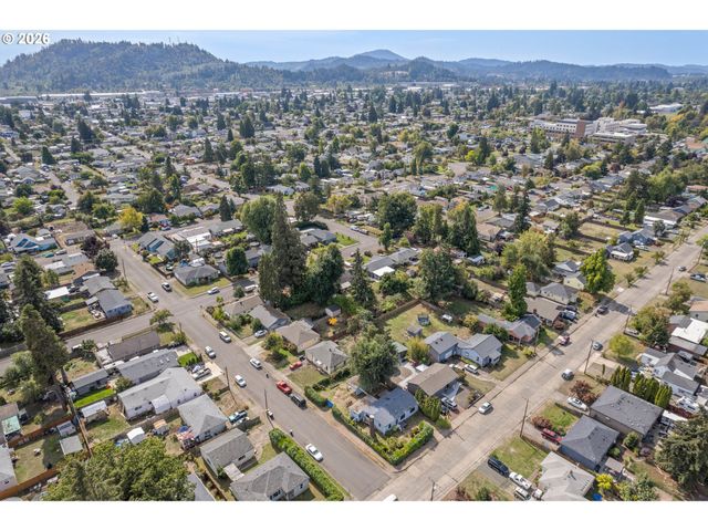 1995 J St, Springfield, OR 97477