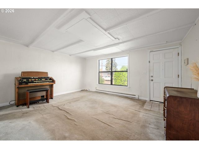 1995 J St, Springfield, OR 97477