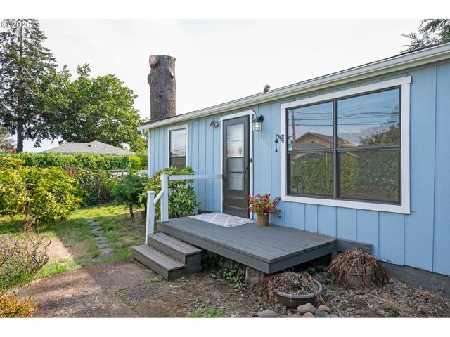 1995 J St, Springfield, OR 97477