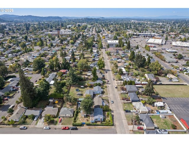 1995 J St, Springfield, OR 97477