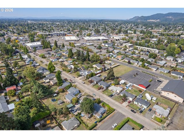 1995 J St, Springfield, OR 97477