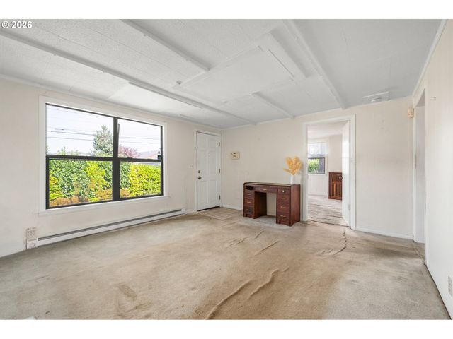 1995 J St, Springfield, OR 97477