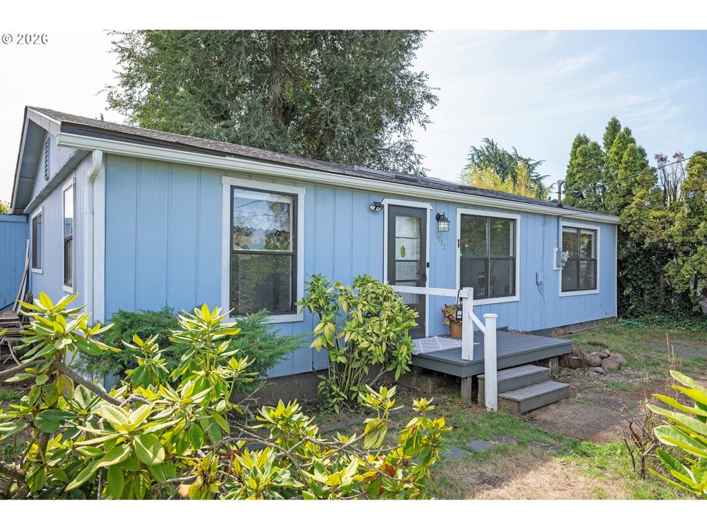 1995 J St, Springfield, OR 97477