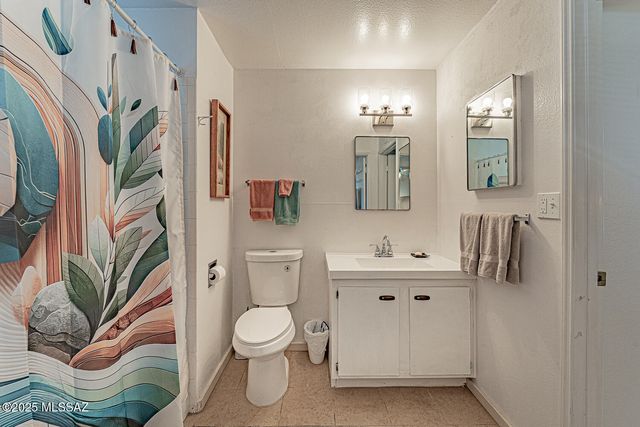 329 S Paseo Tierra, Green Valley, AZ 85614