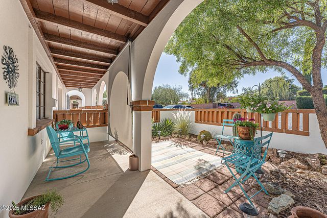329 S Paseo Tierra, Green Valley, AZ 85614
