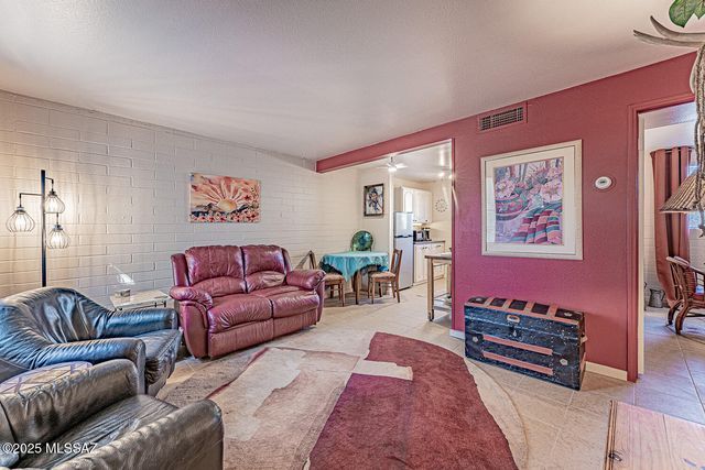 329 S Paseo Tierra, Green Valley, AZ 85614