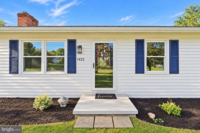 1422 TUSCAWILLA DR, Charles Town, WV 25414