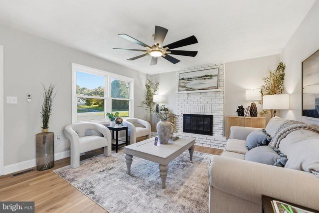 1422 TUSCAWILLA DR, Charles Town, WV 25414