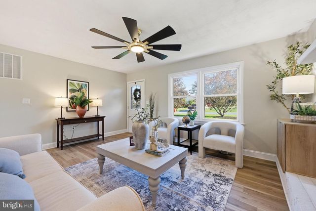 1422 TUSCAWILLA DR, Charles Town, WV 25414