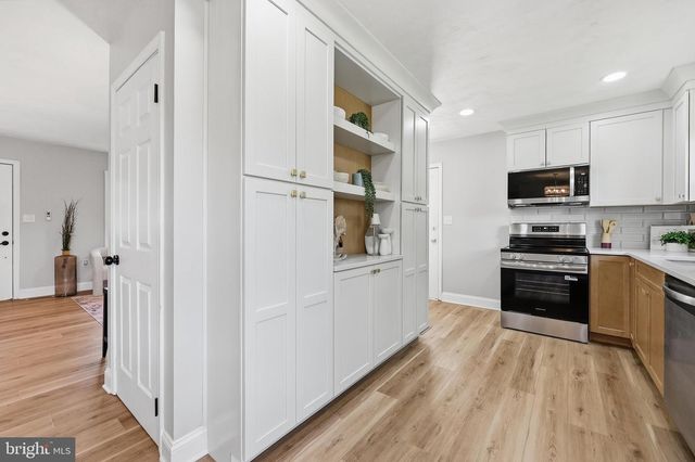 1422 TUSCAWILLA DR, Charles Town, WV 25414