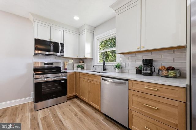 1422 TUSCAWILLA DR, Charles Town, WV 25414