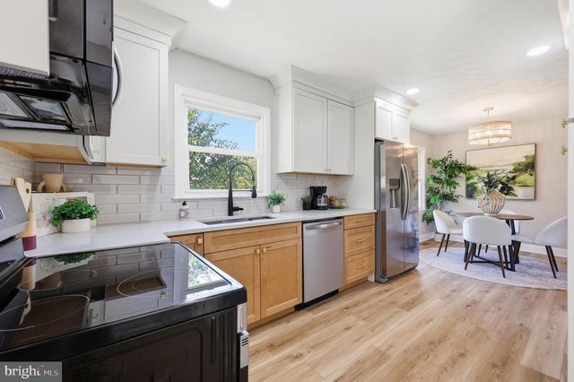 1422 TUSCAWILLA DR, Charles Town, WV 25414