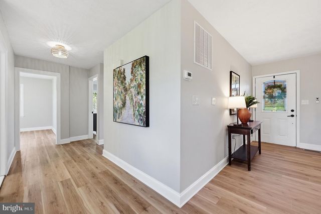 1422 TUSCAWILLA DR, Charles Town, WV 25414