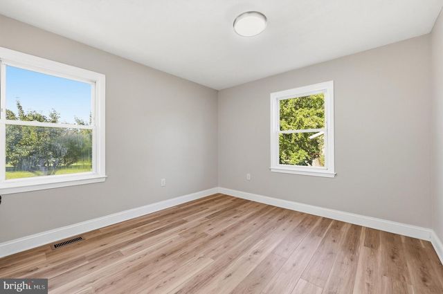 1422 TUSCAWILLA DR, Charles Town, WV 25414