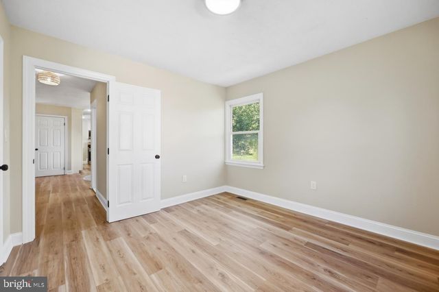 1422 TUSCAWILLA DR, Charles Town, WV 25414